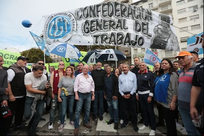 La cúpula de la CGT en la última protesta callejera en apoyo a los jubilados