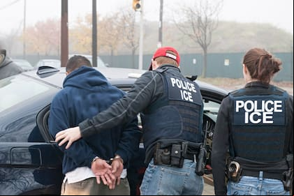 La deportación es el proceso legal para repatriar a un extranjero que ha violado las leyes de inmigración de Estados Unidos