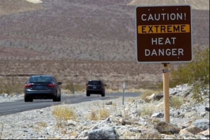 La entrada a Death Valley advierte a los visitantes del extremo calor