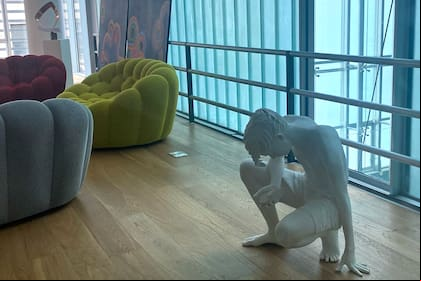 La escultura forma parte del conjunto "El problema del caballo", instalación de la artista argentina Claudia Fontes que representó al país en la Bienal de Venecia 2017