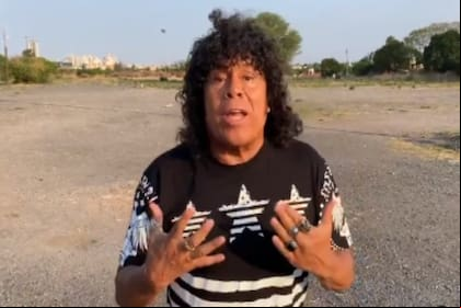 La Mona Jiménez recibió una fuerte acusación de parte de su hermano, que asegura que la madre de ambos "está sufriendo mucho" en un geriátrico