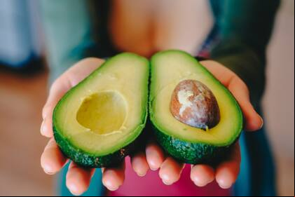 La palta es rica en grasas insaturadas y su consumo puede influir en los factores de riesgo modificables para las enfermedades cardiovasculares