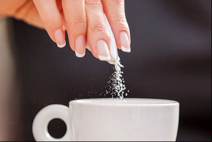La sal es efectiva para enmsacarar el sabor amargo y resaltar la dulzura de la bebida, asegura un estudio de Oxford