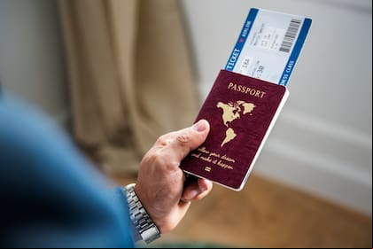 La tarjeta de embarque es un documento que proporcionan las aerolíneas después del check-in y que permite a los pasajeros acceder a su vuelo