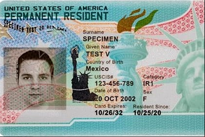 La tarjeta de residente permanente es el documento que prueba que un extranjero está autorizado para vivir y trabajar en EE.UU. de forma legal