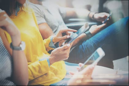 Las empresas de tecnología ofrecen actualizaciones a sus sistemas operativos para asegurar la seguridad de sus s y evitar los robos de datos personales