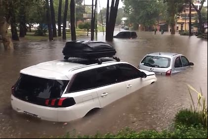 Las fuertes lluvias provocaron inundaciones en Pinamar