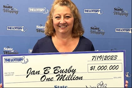 Las ganadoras de la lotería posaron con sus ganancias de Powerball