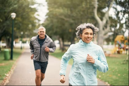 Las largas caminatas y el trote suave son la base de un entrenamiento que ayuda a perder peso