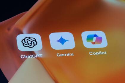 Las plataformas de inteligencia artificial generativa como ChatGPT, Copilot o Gemini están desarrollando nuevas funciones para personalizar el uso de sus asistentes