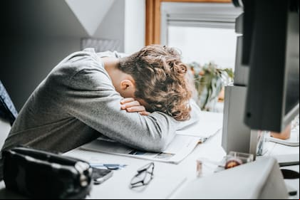 Las tres carreras que se deberían dejar de estudiar en este contexto de avances tecnológicos