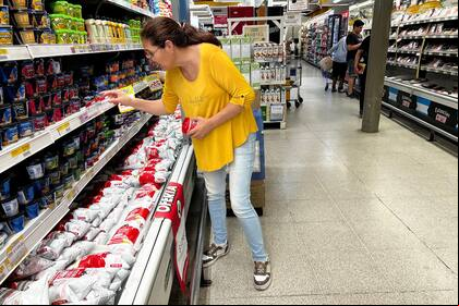 Las ventas de alimentos, bebidas, artículos de tocador y limpieza registraron en el último mes del año un descenso interanual del 18%