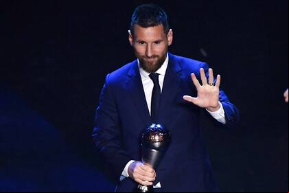 Lionel Messi, con el trofeo The Best