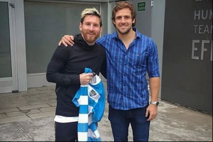 Lionel Messi y Nicolás Sánchez: el encuentro en el que el 10 de los Pumas le regaló una camiseta del seleccionado al 10 de la Argentina de fútbol... y ahora 30 de Paris Saint-Germain.