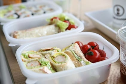 Los 5 alimentos que no se guardan en un recipiente plástico porque perjudican la salud