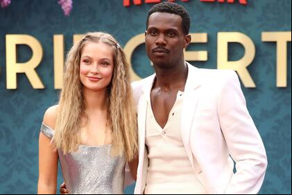 Los actores Hannah Dodd (sca Bridgerton) y Victor Alli (John Stirling) y un romance que pasó de la pantalla a la vida real