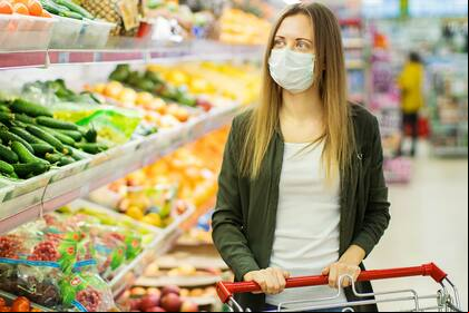 Los científicos todavía no saben si los vacunados pueden transmitirle el virus a los no vacunados