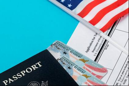 Los ciudadanos de ciertos países deben esperar muchos años para tener la green card