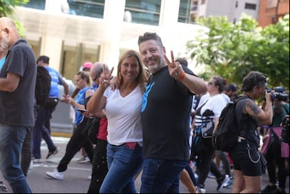Los hermanos Menéndez: Karina (intendenta interina de Merlo) y Gustavo (intendente en uso de licencia, que será candidato)