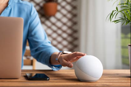 Los lugares donde nunca se debe dejar a Alexa para evitar que escuche tus conversaciones