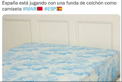 Los mejores memes sobre la indumentaria de color celeste de España contra Marruecos