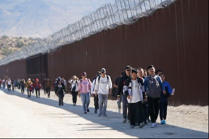 Los migrantes indocumentados que se encuentran hace más de un mes en Estados Unidos deben completar el registro