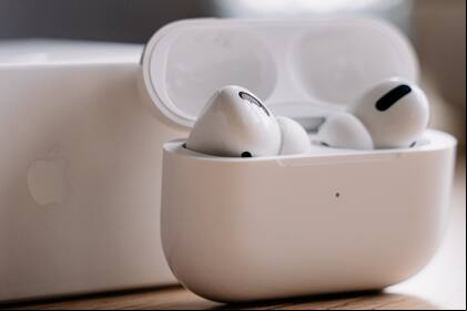 Los papás de un menor demandaron a Apple por la pérdida de su audición