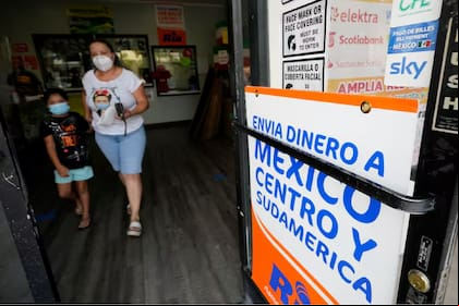 Los proyectos impulsados por legisladores conservadores contemplan gravámenes de hasta el 37% sobre los fondos que miles de familias reciben desde Estados Unidos