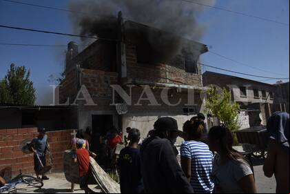 Los vecinos destrozaron la casa del supuesto narco