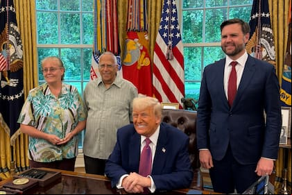 Louis Prevost y su esposa Deborah fueron recibidos por Trump en el Salón Oval
