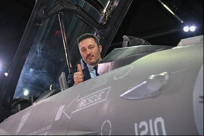 Luis Petri en el F-16
