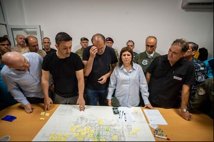 Luis Petri y Patricia Bullrich se encuentran en Bahía Blanca controlando el operativo de emergencia