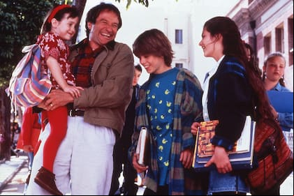 Matthew Lawrence forjó una relación cercana con Robin Williams en Papá por siempre, donde también compartió cartel con Mara Wilson y Lisa Jakub
