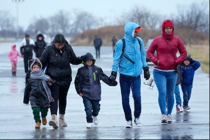 Miles de inmigrantes latinos llegan a diario a Estados Unidos