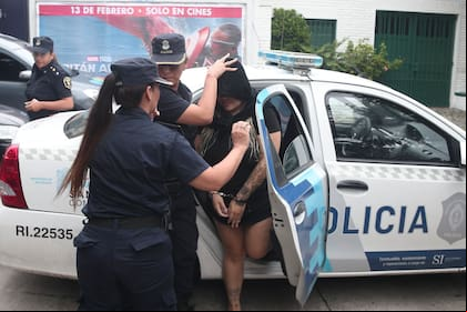 Morena Rial a la llega a la fiscalía de Martínez cuando estuvo detenida