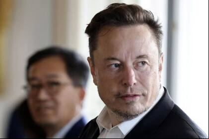 Musk y sus seguidores dicen que simplemente están "haciendo preguntas" o "desafiando la narrativa tradicional"