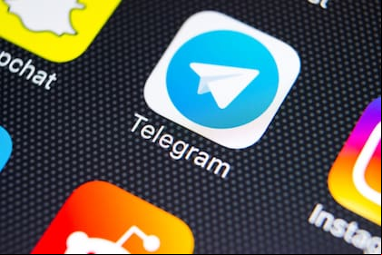 Nacido en Berlín de padres rusos y con residencia actual en Dubai, sumó 25 millones de seguidores cuando WhatsApp sinceró la manera en que compartía con terceros los datos de sus s