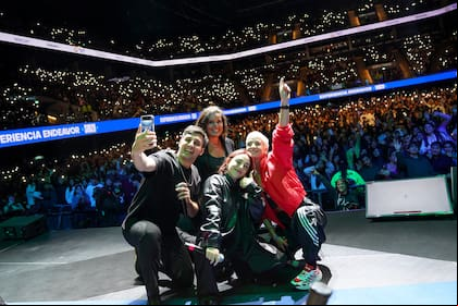Nicki Nicole durante el evento emprendedor en el Movistar Arena