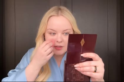 Nicola Coughlan deslumbró a sus fanáticos con su rutina de cuidado de piel