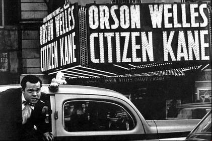 Orson Welles llega al estreno de El ciudadano