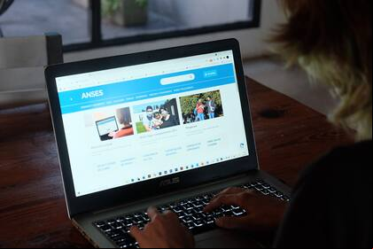Para acceder al bono de $18.000 habrá una etapa de inscripción en el sitio oficial de Anses