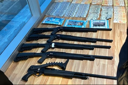 Parte de las pertenencias que se secuestraron en el allanamiento.