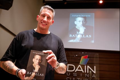 Presentación del libro ¨Mil Batallas¨del ex Puma Patricio Pato Albacete.