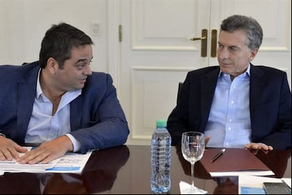 Prevé proponerles a gremios y empresarios alternativas como sumas extras por productividad y presentismo, aumentos por antigüedad y otros adicionales; mañana Triaca se reincorpora de sus vacaciones, después del escándalo con su exempleada