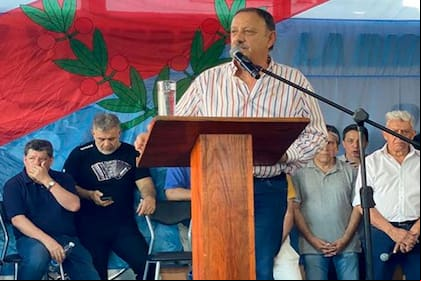 Quintela anunció una mejora salarial y un nuevo impuesto casi en paralelo