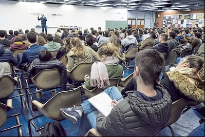Recién el 1° de junio volverán las clases presenciales en la UBA