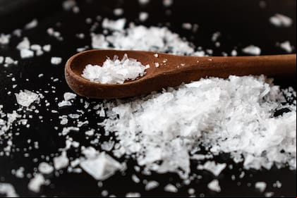 Reducir al menos una cucharada de sal de nuestras comidas, podría tener un impacto positivo en el cuerpo