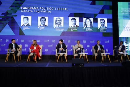 Rodrigo de Loredo, Victoria Tolosa Paz, Juan Manuel López, Alberto Benegas, Luciano Laspina y Paulino Rodrigues