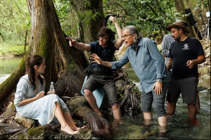 Rodrigo Prieto en el set de "Pedro Páramo", una nueva adaptación del clásico de Juan Rulfo