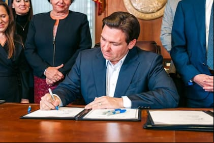 Ron DeSantis firmó la ley que impone nuevas trabas al mecanismo de enmiendas constitucionales por iniciativa ciudadana, tras denunciar supuestas firmas fraudulentas en campañas pasadas